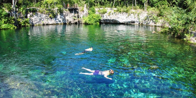 Disfruta de hermosos cenotes y caletas